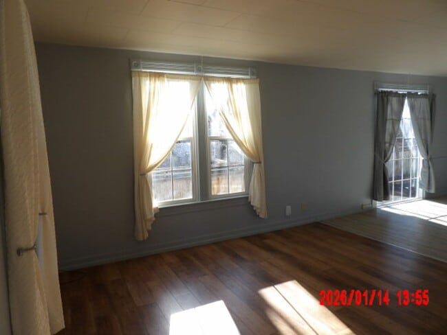 Building Photo - 1306 10th St