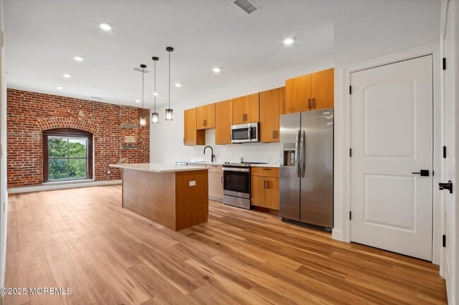 Building Photo - 179 Chelsea Ave
