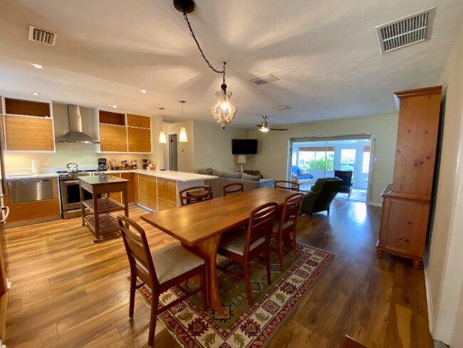 Foto del edificio - 4300 Beach Dr SE