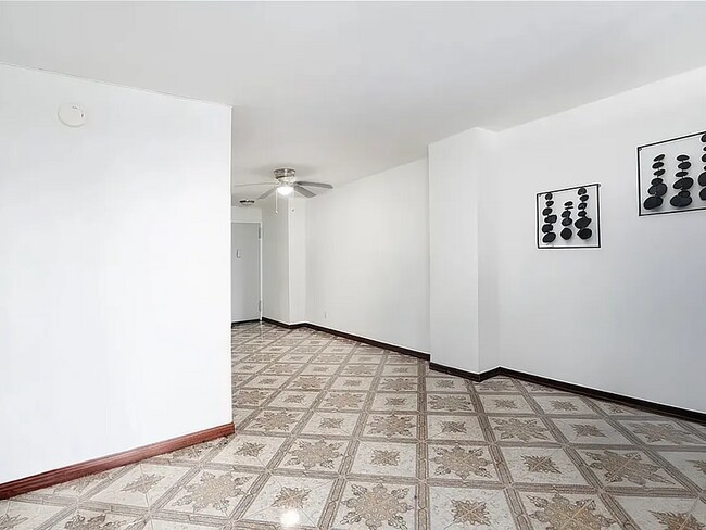 Foto del edificio - 1655 Flatbush Ave