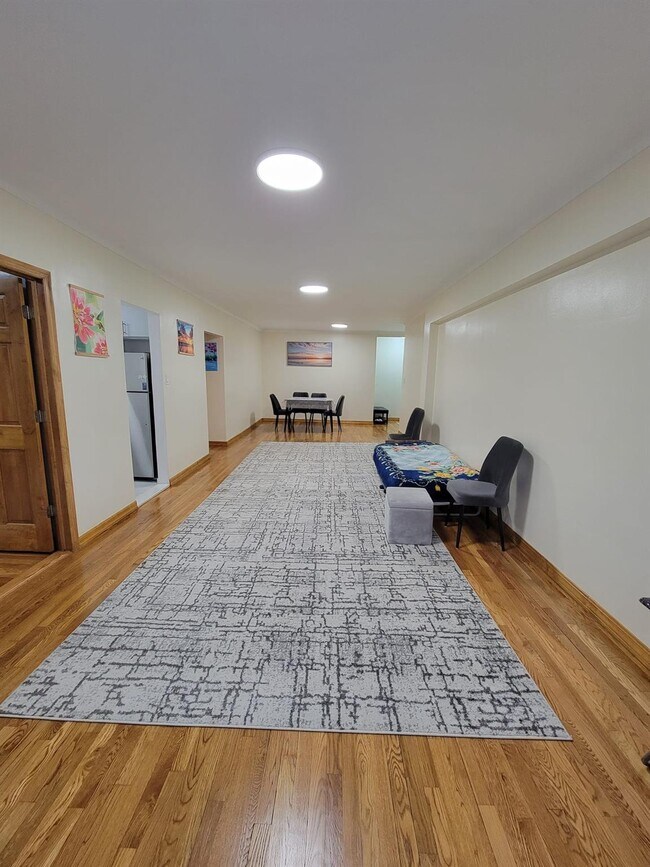 Foto del edificio - 6441 Saunders St