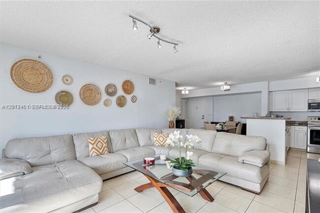 Building Photo - 1155 Brickell Bay Dr