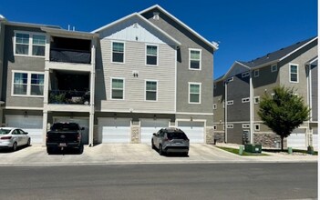 Building Photo - 1794 W Eaglewood Dr