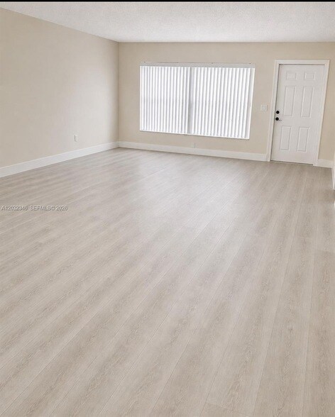 Foto del edificio - 22745 SW 65th Way