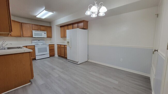 Building Photo - Willow Springs Condo