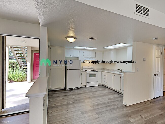 Building Photo - 4930 College Oak Dr