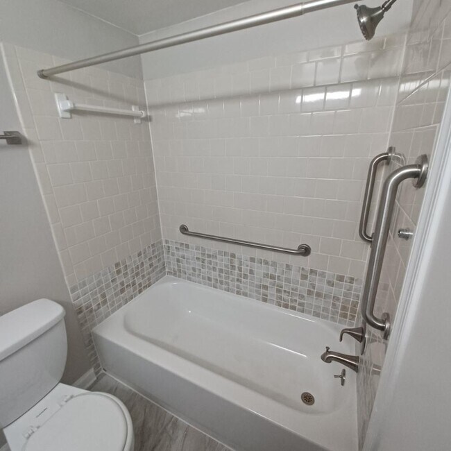 Foto del edificio - 3832 Bel Pre Rd