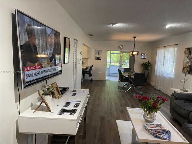 Building Photo - 2830 SW 115th Ave