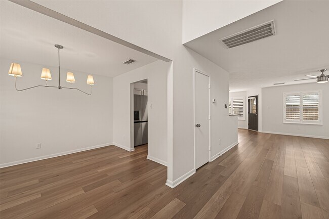 Foto del edificio - 14227 Cypress Valley Dr