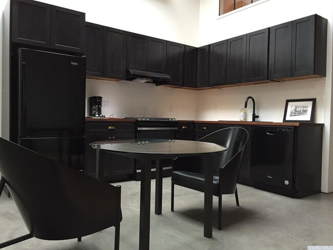 Foto del edificio - 747 1/2 Columbia St