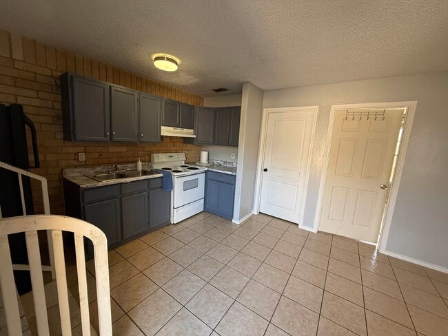 Building Photo - 311 Soria Dr