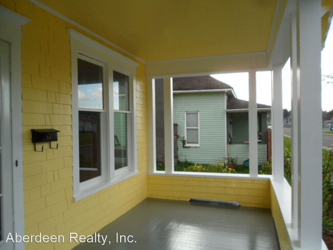 Foto del edificio - 4 br, 2.5 bath House - 527 E. Spruce Street