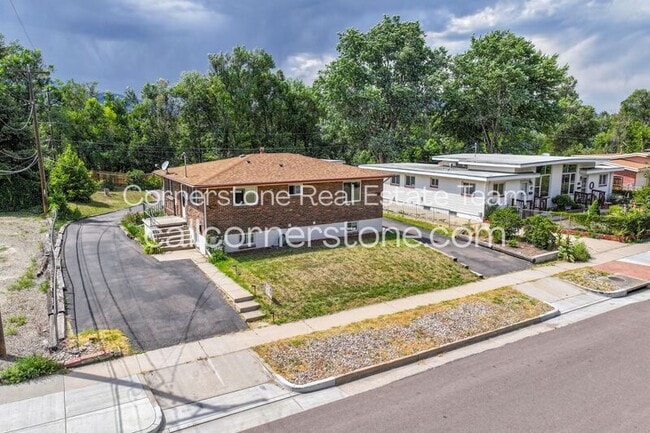 Building Photo - 1410 Custer Ave