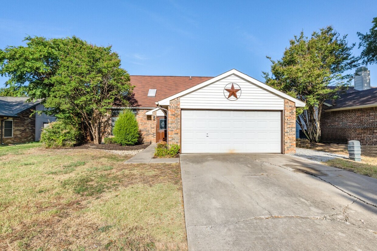 Foto principal - 1925 Parkside Dr