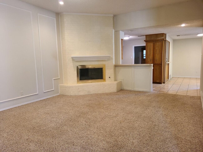 Building Photo - 106 Troy Ave