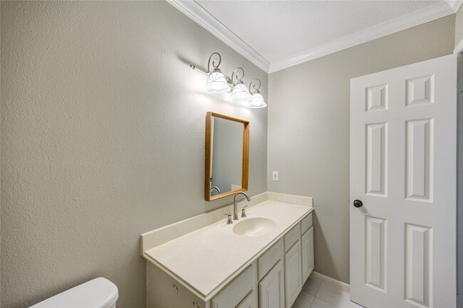 Building Photo - 940 Wycliffe Dr