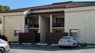 Building Photo - 660 W Park Dr