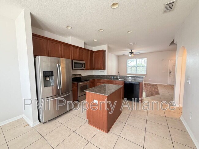 Building Photo - 12875 Emersondale Ave