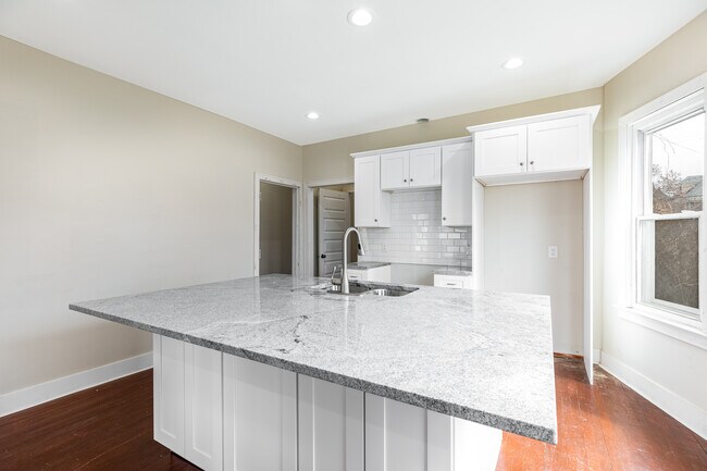 Kitchen - 1436 Baldwin St