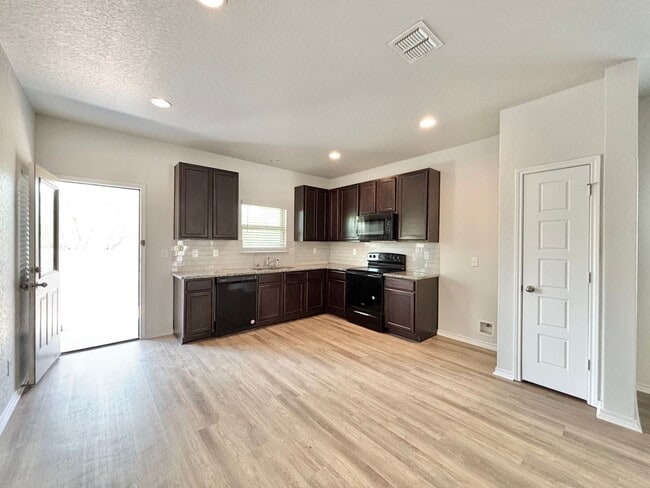 Building Photo - Modern one-story, 4 bedroom rental!