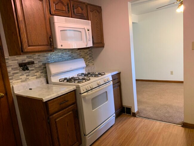Kitchen - 212 Lynnwood Dr