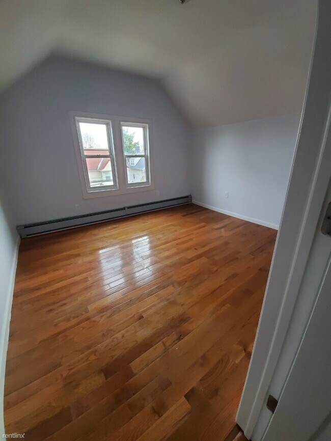 Building Photo - 4 br, 2 bath House - 744 Highland Ave Unit 2