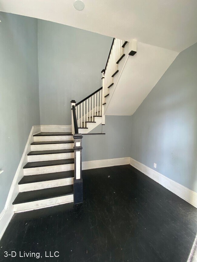 Building Photo - 5-7 E 33rd St