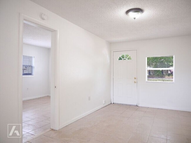 Foto del edificio - 1216 Cloverlawn Ave