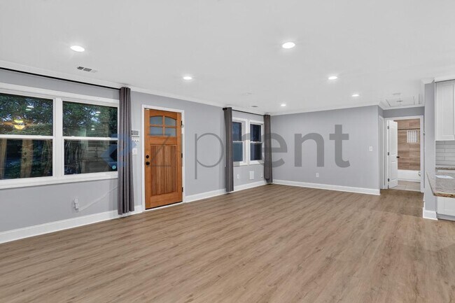 Building Photo - Unit