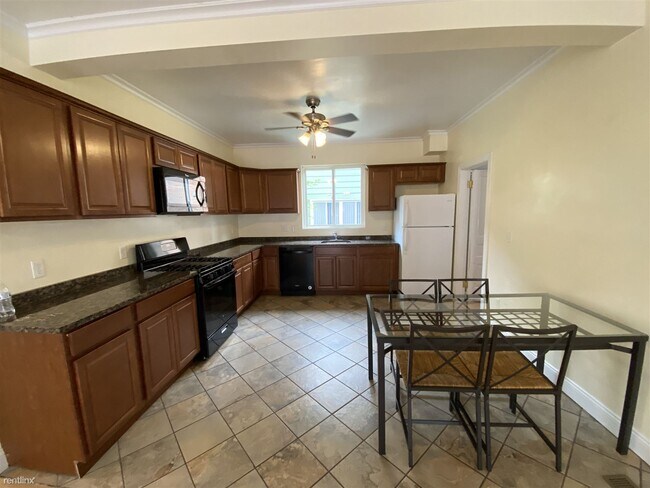 Building Photo - 4 br, 2 bath House - 214 N 1st St # 1 #1