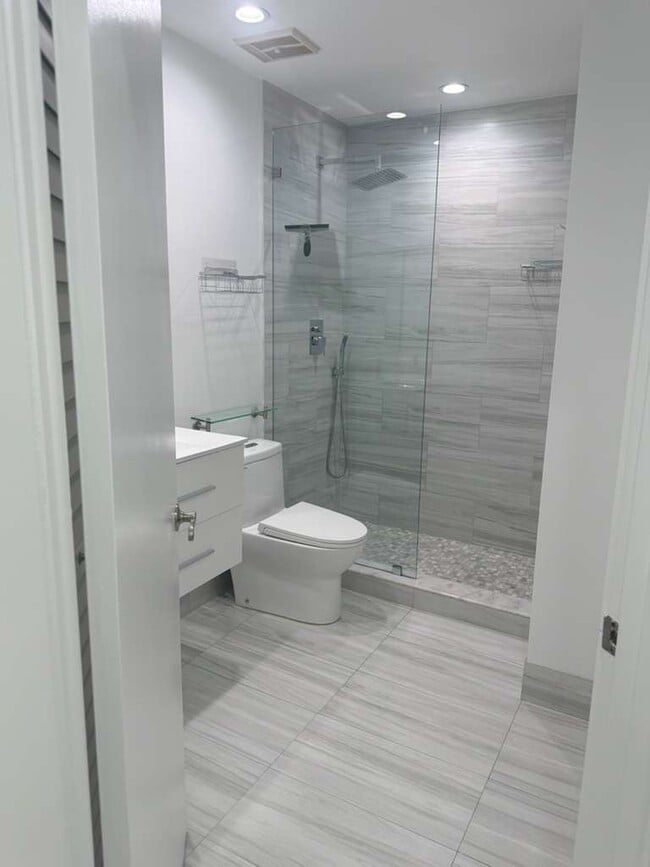Building Photo - 9307 SW 138th Pl