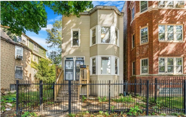 Building Photo - 7947 S Burnham Ave