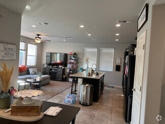 Building Photo - 808 N Fountain Creek Dr
