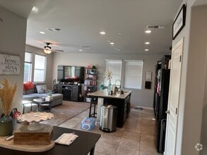Building Photo - 808 N Fountain Creek Dr