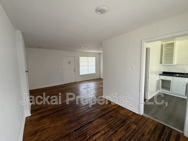 Foto del edificio - 15 MacArthur Dr