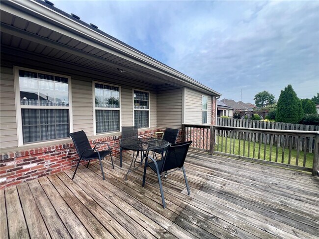 Building Photo - 800 Sienna Dr