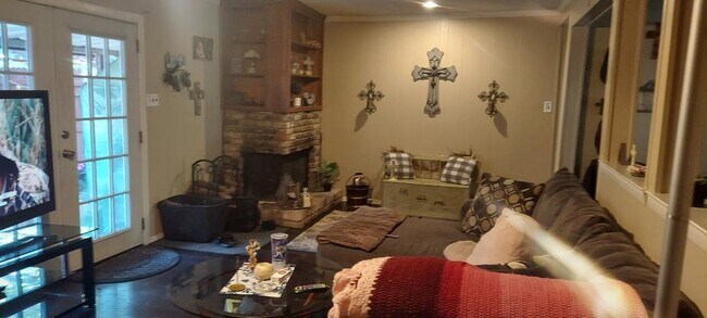 Sala de estar - 7608 Bridges Ave