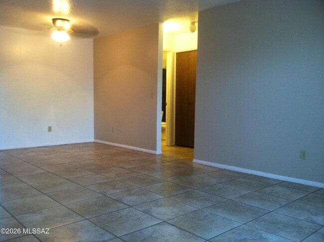 Building Photo - 6625 E Golf Links Rd