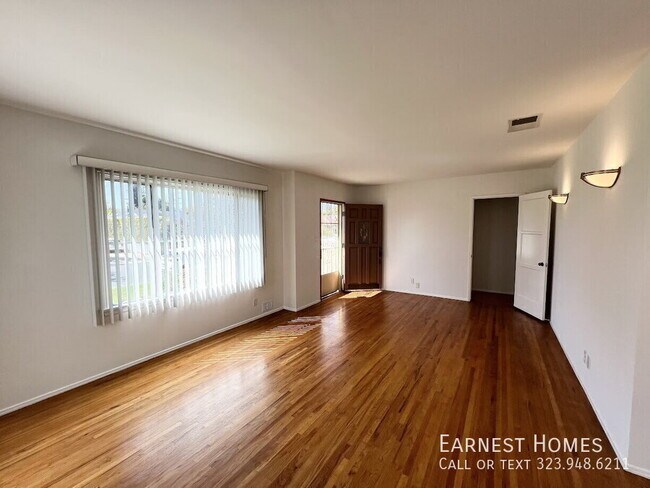 Foto del edificio - 14013 Addison St