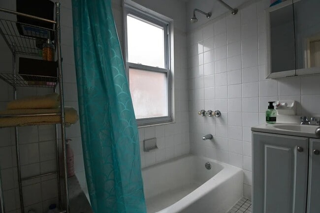Building Photo - 4568 Bronx Blvd