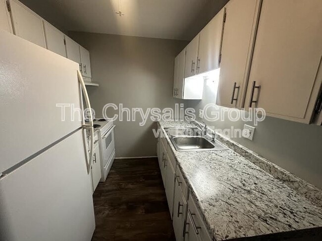 Building Photo - 445 Elm Pl