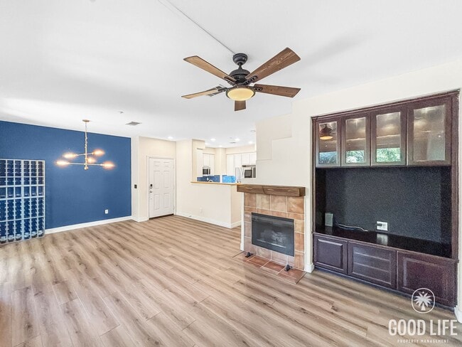 Foto del edificio - Stunning 3BD/2.5BA Townhouse in Eastlake W...