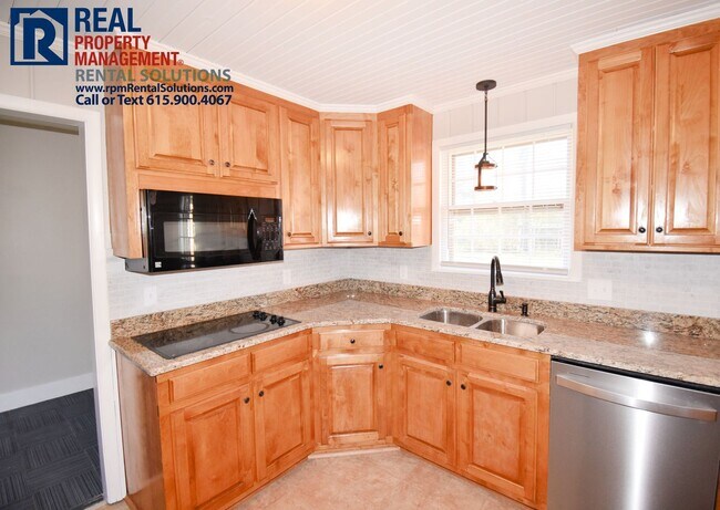 Building Photo - Wonderful 4 bedroom home with attached gar...