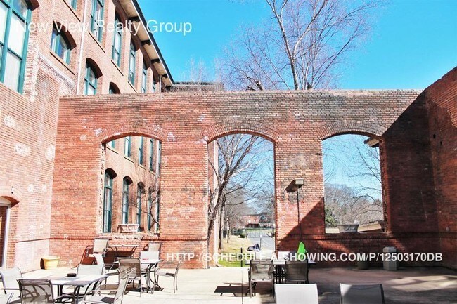 Foto del edificio - 201 S Hoskins Rd