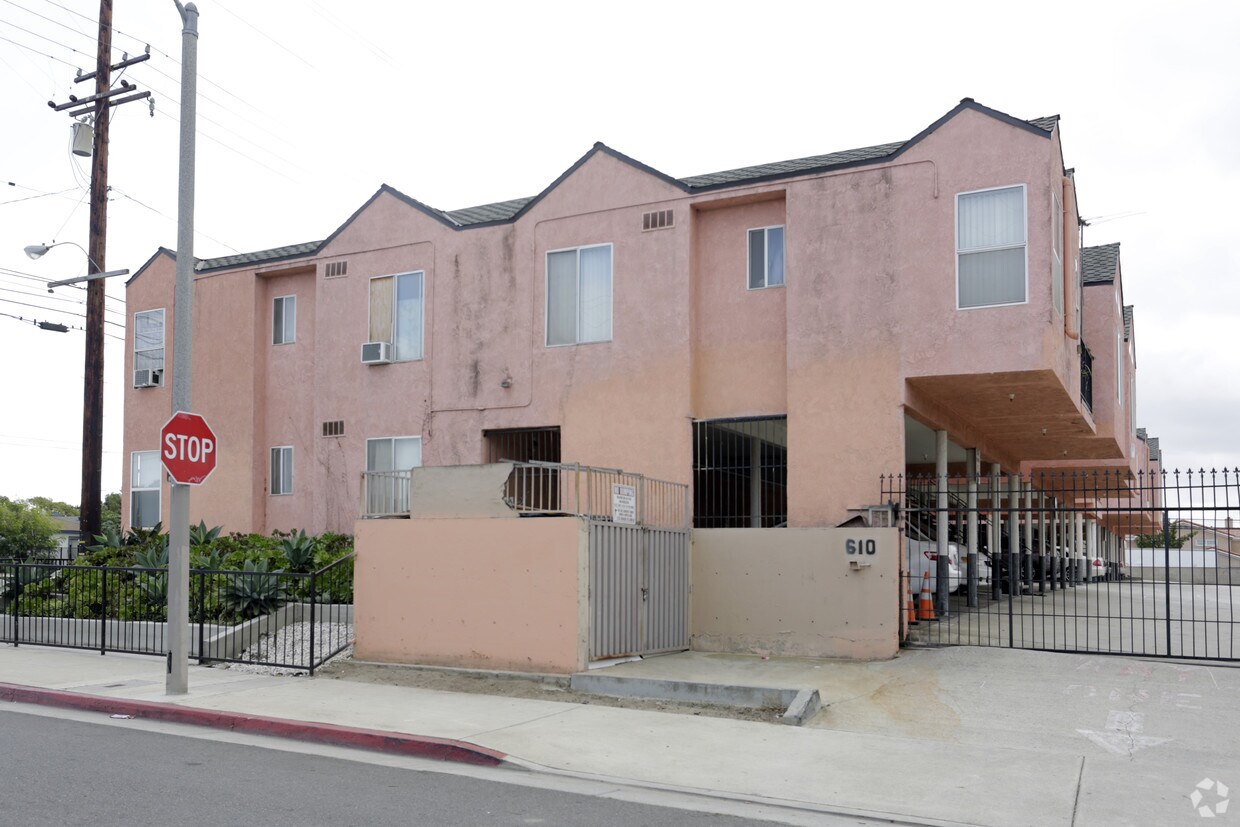 Building Photo - Silverwood Apartments