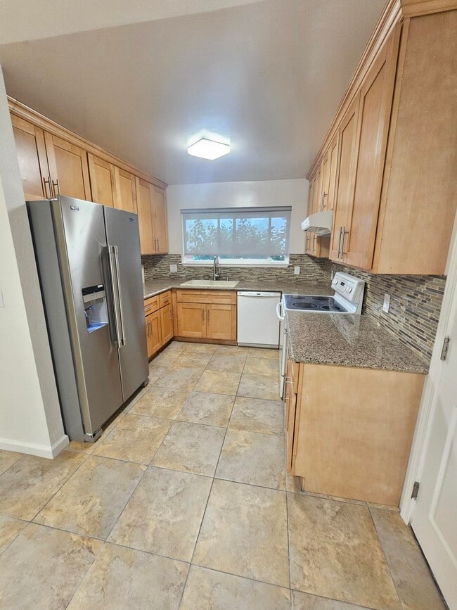 Foto del edificio - 2253 Hamlin Dr