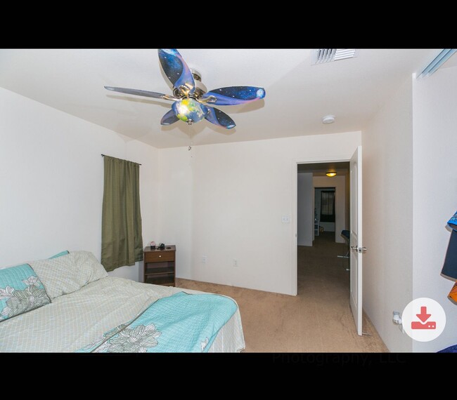 Building Photo - Beautiful spacious 4-bedroom, 2.5-bath hom...