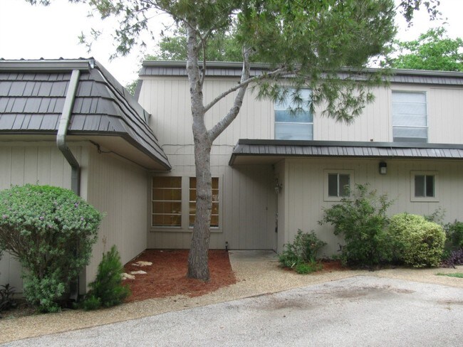 Building Photo - 713 Castle Ridge Rd