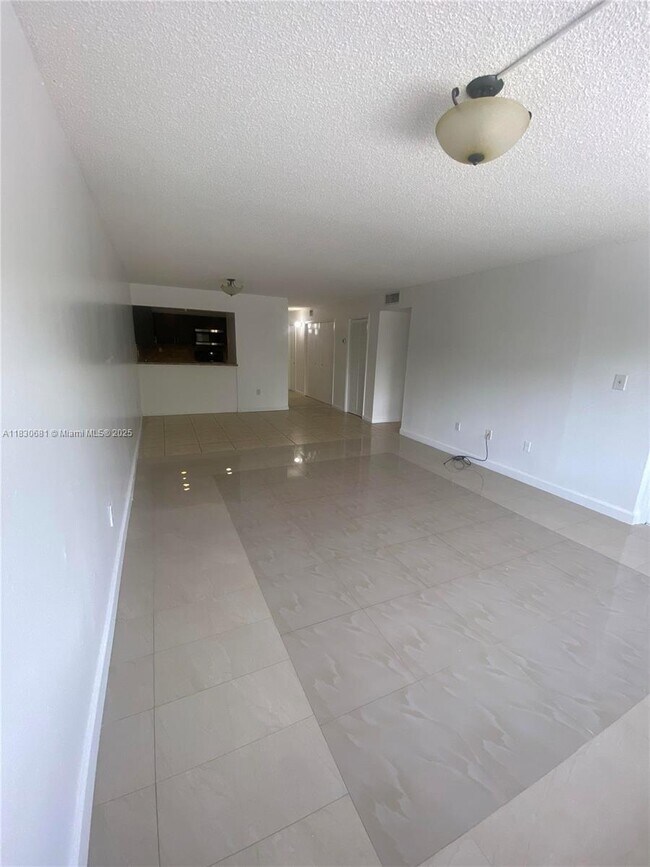 Foto del edificio - 6930 Miami Gardens Dr