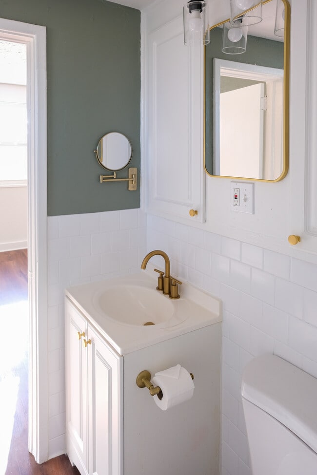 2br/1ba model - West End Commons